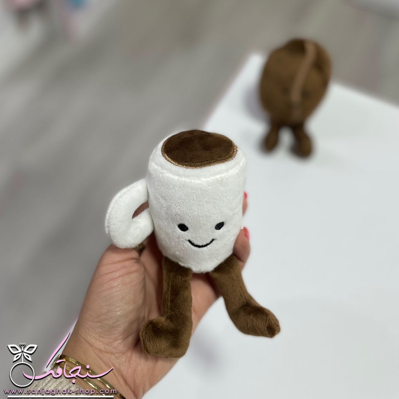 عروسک دونه قهوه و ليوان قهوه