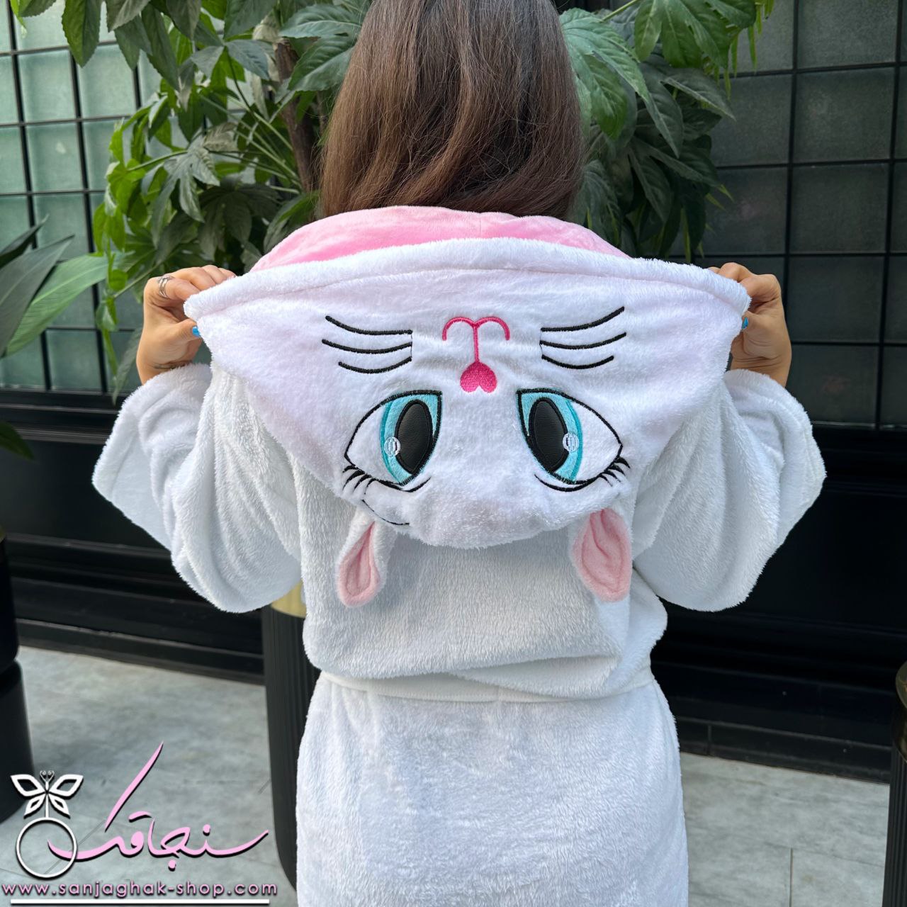 تنپوش گربه ای ربدوشامبر