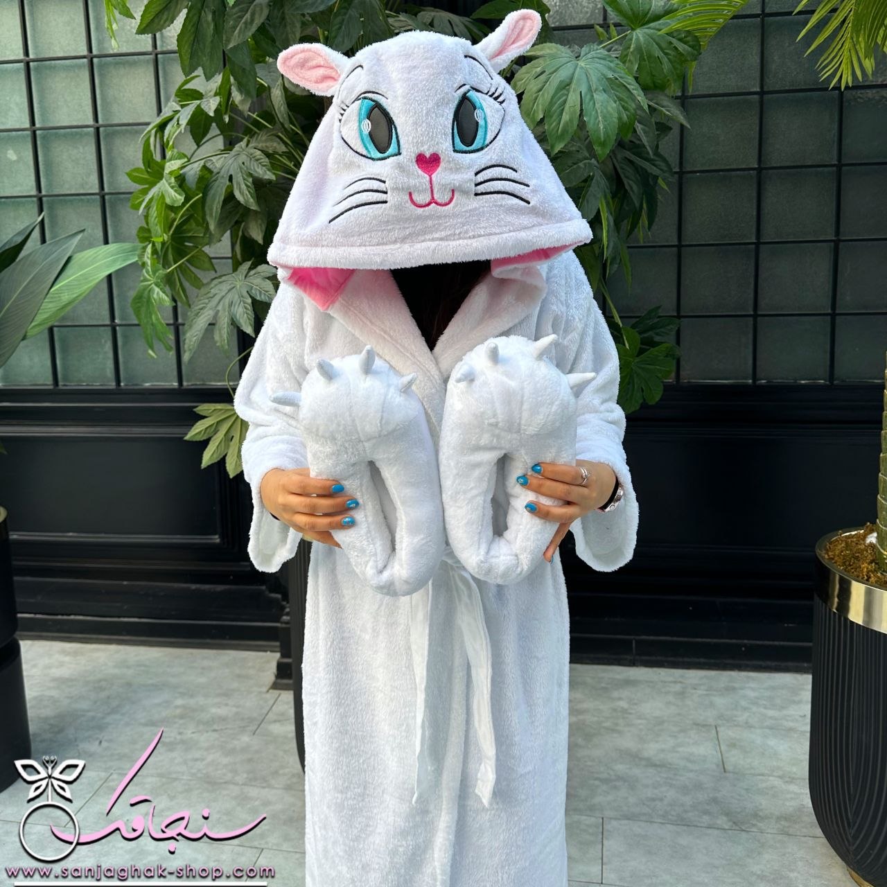 تنپوش گربه ای ربدوشامبر