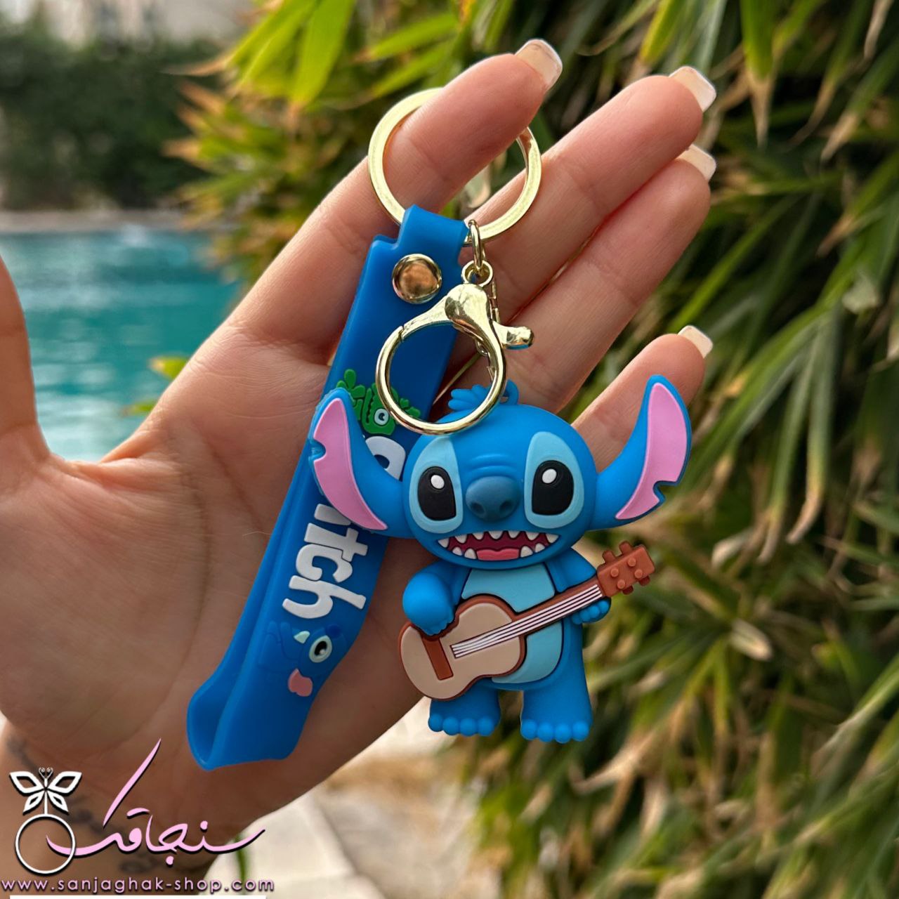 جاكليدی استيچ گيتار بدست